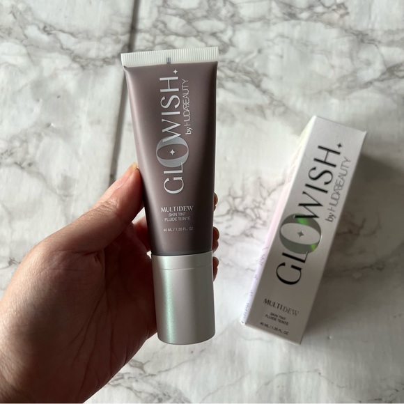 glowish by huda beauty multidew skin tint 13 extra rich - Picture 1 of 4